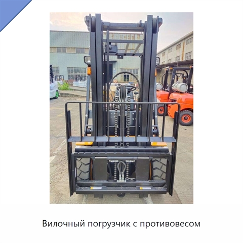 Вилочный погрузчик с противовесом
